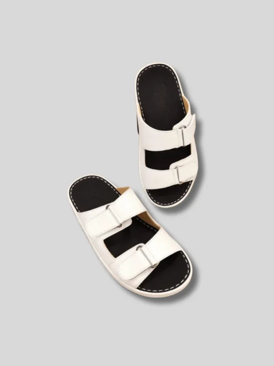 نعال أطفال من ماركة لمبيرتو باللون الابيض